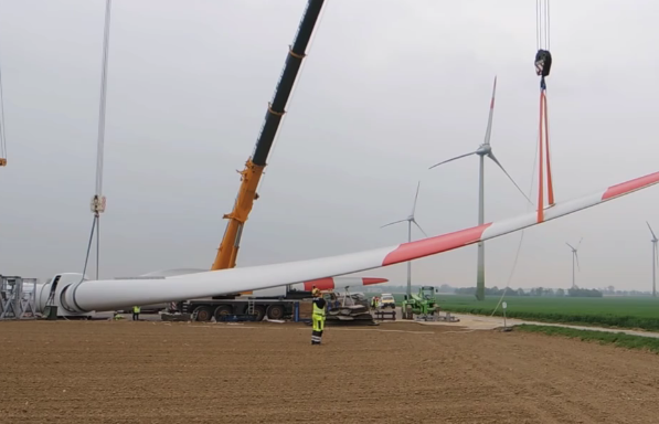風(fēng)力機安裝現(xiàn)場